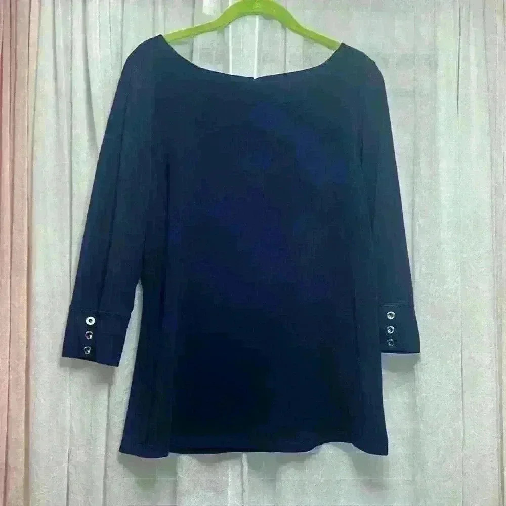 Lilly Pulitzer Large 3/4 sleeve Boatneck Navy Tee w gold accents. Item#9B